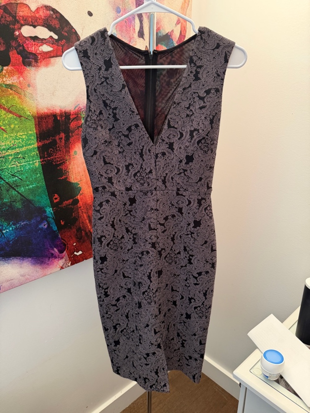 Alice + Olivia Black & Gray Paisley V-Neck Midi Dress